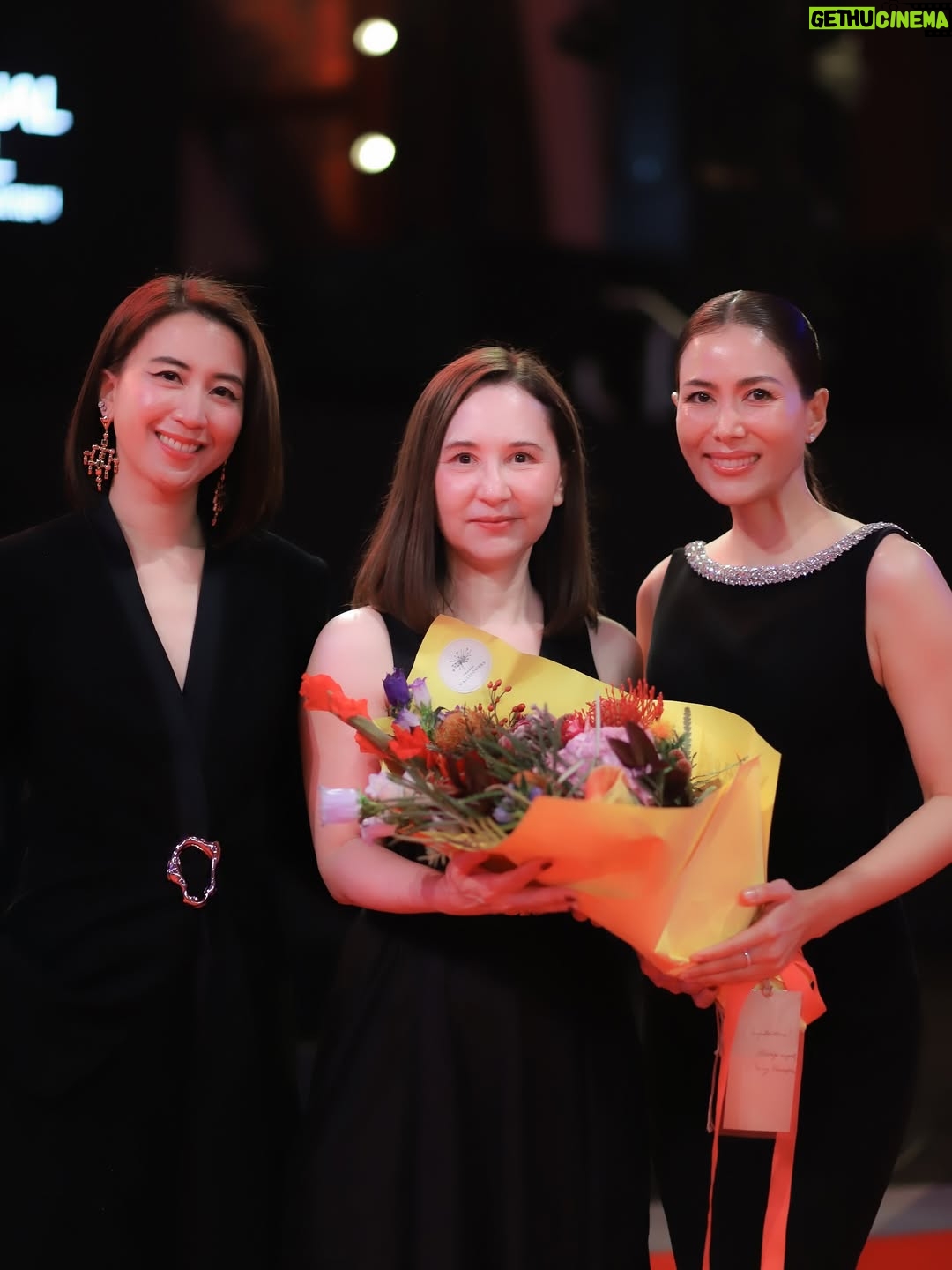 Khemupsorn Sirisukha - 12.5K Likes - From Bangkok to the world 🥹♥️🌏✨

So proud to witness the World Premiere of #ธี่หยด3 at the Bangkok International Film Festival. Thai cinema is ready to shine brighter than ever! 🥹♥️👏🏻🌟🌟🌟✨ 

#ธี่หยด3worldpremieregala @lastelle