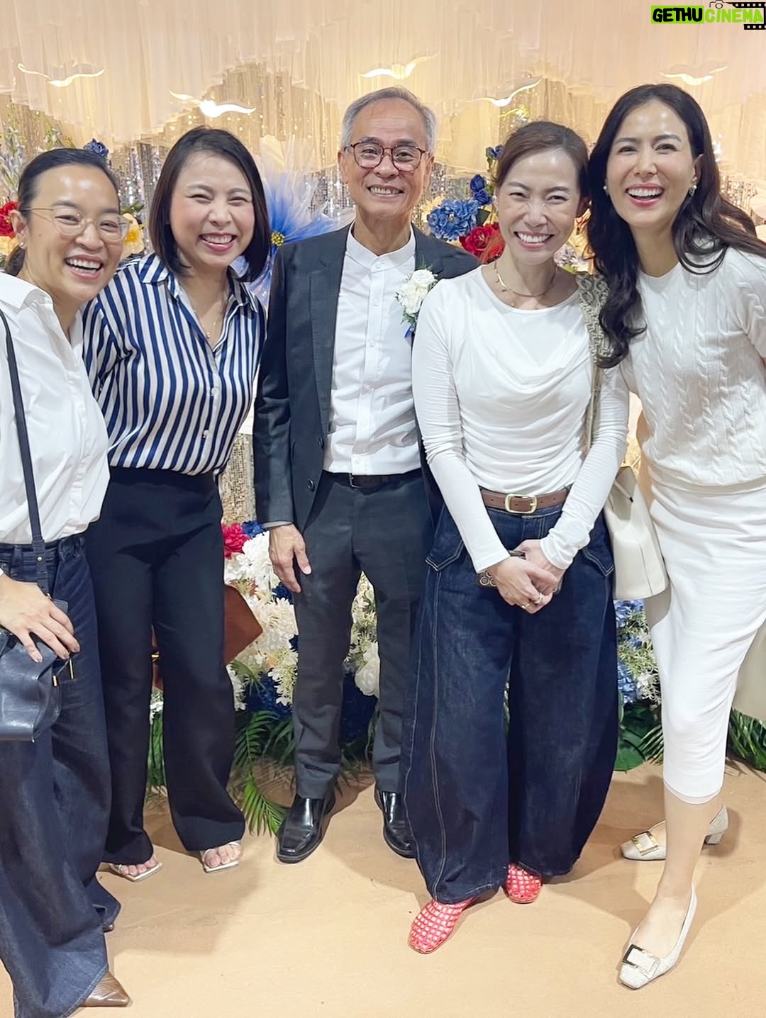 Khemupsorn Sirisukha - 25.8K Likes - ดีใจที่สุดที่มีโอกาสได้เป็นลูกศิษย์ของอาจารย์สุพจน์ เจนณะสมบัติค่ะ 🥹♥️🙏🌱🌟✨

กลับไปโรงเรียนบดินทรเดชา (สิงห์ สิงหเสนี) อีกครั้ง เพื่อร่วมงานมุทิตาจิตของอาจารย์ที่เคารพรักที่สุด อาจารย์สุพจน์ เจนณะสมบัติ 🥹♥️🙏✨

อาจารย์ผู้สร้างวงโยธวาทิตของโรงเรียนให้ก้าวไกลสู่ระดับประเทศและระดับโลกจากการคว้ารางวัลมากมาย และยังเป็นหนึ่งในผู้ที่ปลูกฝัง “ความอดทน วินัย และความเสียสละ” ให้กับเด็กผู้หญิงคนหนึ่ง…ที่ชื่อเชอรี่ 🥹🙏🌱✨♥️

เชอรี่เป็นนักเรียนวงโยฯ รุ่นแรกของอาจารย์ เข้าร่วมตั้งแต่วันแรกที่อาจารย์เริ่มงานที่บดินทรจากการเล่นคลาริเน็ตจนถึง ม.5และ ม.6 ก็ควบตำแหน่งคทากรของวงด้วย

การได้ขึ้นกล่าวขอบคุณอาจารย์บนเวทีครั้งนี้…ไม่ง่ายเลยที่จะให้น้ำตาไม่ไหล เพราะทุกความทรงจำที่งดงามและความประทับใจในช่วงเกือบ 35 ปีที่ผ่านมา ย้อนกลับมาราวกับว่าเพิ่งเกิดขึ้นเมื่อวาน 🥹✨

ขอบพระคุณอาจารย์ที่เป็น “แบบอย่างของครูและคนคุณภาพ” ที่อุทิศตนทำงานอย่างเต็มกำลังตลอดชีวิตการรับราชการครู และเป็นแรงบันดาลใจให้ศิษย์ทุกคนตั้งใจทำในสิ่งที่รักอย่างสุดหัวใจ อาจารย์คือแรงบันดาลใจสำคัญในชีวิตของเชอรี่เสมอค่ะ 🥹🙏♥️🌟✨

อยากให้โลกนี้มีอาจารย์ที่มอบหัวใจให้กับการเป็น “ครู” และอุทิศตนเพื่อสร้างคนแบบอาจารย์สุพจน์เยอะ ๆ เพราะ “ครูที่ดี” คือของขวัญอันล้ำค่าสำหรับชีวิตลูกศิษย์ทุกคน ขอบพระคุณอาจารย์สุพจน์ 

รักอาจารย์มากมายค่า 🥹🙏♥️✨