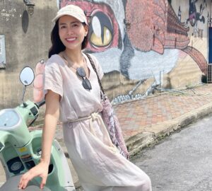 Khemupsorn Sirisukha Instagram - Pay it forward 🥹♥️🤗

IMETMAX X กลับไปเยี่ยม “บ้านลูกเหรียง” ที่ยะลาอีกครั้ง ครั้งนี้คณะใหญ่ขึ้นกว่าเดิม มีพี่ ๆ จาก IMET Family มาร่วมทริปด้วยกันหลายท่าน พี่ชมพู่ น้องสมาน น้องจัส และน้องๆ ทุกคนจากบ้านลูกเหรียง ให้การต้อนรับและดูแลพวกเราเป็นอย่างดี  ขอบคุณทุกคนมาก ๆ ที่มาร่วมเติมพลังใจให้กันและกันในครั้งนี้ค่ะ 🥹🙏♥️✨

และที่พิเศษสุด ๆ คือ เราได้รับเกียรติจาก พี่เตา บรรยง พงษ์พานิช ร่วมเดินทางไปกับเรา พร้อมมอบเงิน 999,999 บาท เพื่อสนับสนุนการทำงานของกลุ่มลูกเหรียงอีกด้วย ทำให้ Mentors ทั้ง 3 คน อย่างพี่ตั้ม พี่เด่น และเชอรี่ รวมถึงทีมงานบ้านลูกเหรียงทุกคน ซาบซึ้งสุดหัวใจ ขอบพระคุณพี่เตามากจริง ๆ ค่ะ 🥹♥️🙏🌟✨

เชอรี่เชื่อมั่นว่าเมล็ดพันธุ์เล็ก ๆ แห่งบ้านลูกเหรียงที่กำลังเติบโตขึ้นอย่างงดงามนี้ จะไม่เป็นเพียงผู้รับแต่เพียงฝ่ายเดียว แต่จะกลายเป็นผู้ให้ ที่ส่งต่อแรงบันดาลใจและความหวัง ที่ทำให้การ Pay it forward ขยายวงกว้างขึ้นเรื่อย ๆ ต่อไป 🥹♥️🌱✨

ท้ายทริปยังได้แวะเที่ยว ยะลา–ปัตตานี สองเมืองที่อบอุ่น น่ารัก และน่าเที่ยวมาก ๆ จะกลับไปอีกอย่างแน่นอนค่ะ 🤗♥️🥹✨