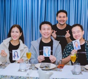 Khemupsorn Sirisukha Instagram - Pay it forward 🥹♥️🤗

IMETMAX X กลับไปเยี่ยม “บ้านลูกเหรียง” ที่ยะลาอีกครั้ง ครั้งนี้คณะใหญ่ขึ้นกว่าเดิม มีพี่ ๆ จาก IMET Family มาร่วมทริปด้วยกันหลายท่าน พี่ชมพู่ น้องสมาน น้องจัส และน้องๆ ทุกคนจากบ้านลูกเหรียง ให้การต้อนรับและดูแลพวกเราเป็นอย่างดี  ขอบคุณทุกคนมาก ๆ ที่มาร่วมเติมพลังใจให้กันและกันในครั้งนี้ค่ะ 🥹🙏♥️✨

และที่พิเศษสุด ๆ คือ เราได้รับเกียรติจาก พี่เตา บรรยง พงษ์พานิช ร่วมเดินทางไปกับเรา พร้อมมอบเงิน 999,999 บาท เพื่อสนับสนุนการทำงานของกลุ่มลูกเหรียงอีกด้วย ทำให้ Mentors ทั้ง 3 คน อย่างพี่ตั้ม พี่เด่น และเชอรี่ รวมถึงทีมงานบ้านลูกเหรียงทุกคน ซาบซึ้งสุดหัวใจ ขอบพระคุณพี่เตามากจริง ๆ ค่ะ 🥹♥️🙏🌟✨

เชอรี่เชื่อมั่นว่าเมล็ดพันธุ์เล็ก ๆ แห่งบ้านลูกเหรียงที่กำลังเติบโตขึ้นอย่างงดงามนี้ จะไม่เป็นเพียงผู้รับแต่เพียงฝ่ายเดียว แต่จะกลายเป็นผู้ให้ ที่ส่งต่อแรงบันดาลใจและความหวัง ที่ทำให้การ Pay it forward ขยายวงกว้างขึ้นเรื่อย ๆ ต่อไป 🥹♥️🌱✨

ท้ายทริปยังได้แวะเที่ยว ยะลา–ปัตตานี สองเมืองที่อบอุ่น น่ารัก และน่าเที่ยวมาก ๆ จะกลับไปอีกอย่างแน่นอนค่ะ 🤗♥️🥹✨