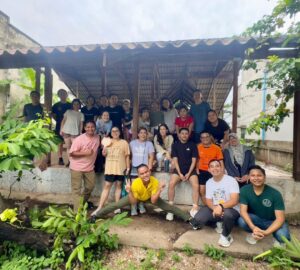 Khemupsorn Sirisukha Instagram - Pay it forward 🥹♥️🤗

IMETMAX X กลับไปเยี่ยม “บ้านลูกเหรียง” ที่ยะลาอีกครั้ง ครั้งนี้คณะใหญ่ขึ้นกว่าเดิม มีพี่ ๆ จาก IMET Family มาร่วมทริปด้วยกันหลายท่าน พี่ชมพู่ น้องสมาน น้องจัส และน้องๆ ทุกคนจากบ้านลูกเหรียง ให้การต้อนรับและดูแลพวกเราเป็นอย่างดี  ขอบคุณทุกคนมาก ๆ ที่มาร่วมเติมพลังใจให้กันและกันในครั้งนี้ค่ะ 🥹🙏♥️✨

และที่พิเศษสุด ๆ คือ เราได้รับเกียรติจาก พี่เตา บรรยง พงษ์พานิช ร่วมเดินทางไปกับเรา พร้อมมอบเงิน 999,999 บาท เพื่อสนับสนุนการทำงานของกลุ่มลูกเหรียงอีกด้วย ทำให้ Mentors ทั้ง 3 คน อย่างพี่ตั้ม พี่เด่น และเชอรี่ รวมถึงทีมงานบ้านลูกเหรียงทุกคน ซาบซึ้งสุดหัวใจ ขอบพระคุณพี่เตามากจริง ๆ ค่ะ 🥹♥️🙏🌟✨

เชอรี่เชื่อมั่นว่าเมล็ดพันธุ์เล็ก ๆ แห่งบ้านลูกเหรียงที่กำลังเติบโตขึ้นอย่างงดงามนี้ จะไม่เป็นเพียงผู้รับแต่เพียงฝ่ายเดียว แต่จะกลายเป็นผู้ให้ ที่ส่งต่อแรงบันดาลใจและความหวัง ที่ทำให้การ Pay it forward ขยายวงกว้างขึ้นเรื่อย ๆ ต่อไป 🥹♥️🌱✨

ท้ายทริปยังได้แวะเที่ยว ยะลา–ปัตตานี สองเมืองที่อบอุ่น น่ารัก และน่าเที่ยวมาก ๆ จะกลับไปอีกอย่างแน่นอนค่ะ 🤗♥️🥹✨