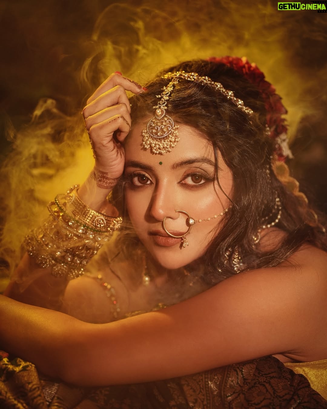 Khushi Dubey - 137.4K Likes - Happy Navratriiiii🙏♥️
Day 5 – Maa Skandmata is the symbol of motherhood, compassion, and boundless love. The color Orange radiates warmth, positivity, and divine strength that inspires us to embrace life with courage and devotion. 🔶✨🙏

🌸 Adorning this radiant Festive Look in shades of Orange, reflecting joy, energy, and festive elegance.

Shoot Concept & Look Designed By:- @nehaadhvikmahajan

💄MUA, Hair & Styling :-
@nehaadhvikmahajan

🎥 :- @abhay_r_kirti

🖌️Beauty Partner:- @londonprimeindia
👗Saree :- @neerusindia
💎Jewellery :- @adan_creation_

Assisted By :- Students @imuseacademy
Location📍:- @studioimuse