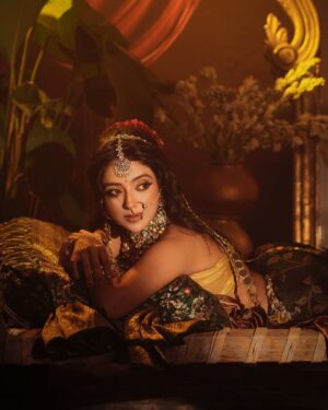 Khushi Dubey Instagram - Happy Navratriiiii🙏♥️
Day 5 – Maa Skandmata is the symbol of motherhood, compassion, and boundless love. The color Orange radiates warmth, positivity, and divine strength that inspires us to embrace life with courage and devotion. 🔶✨🙏

🌸 Adorning this radiant Festive Look in shades of Orange, reflecting joy, energy, and festive elegance.

Shoot Concept & Look Designed By:- @nehaadhvikmahajan

💄MUA, Hair & Styling :-
@nehaadhvikmahajan

🎥 :- @abhay_r_kirti

🖌️Beauty Partner:- @londonprimeindia
👗Saree :- @neerusindia
💎Jewellery :- @adan_creation_

Assisted By :- Students @imuseacademy
Location📍:- @studioimuse