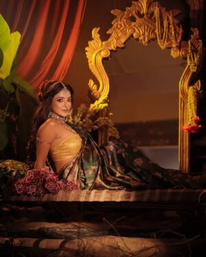 Khushi Dubey Instagram - Happy Navratriiiii🙏♥️
Day 5 – Maa Skandmata is the symbol of motherhood, compassion, and boundless love. The color Orange radiates warmth, positivity, and divine strength that inspires us to embrace life with courage and devotion. 🔶✨🙏

🌸 Adorning this radiant Festive Look in shades of Orange, reflecting joy, energy, and festive elegance.

Shoot Concept & Look Designed By:- @nehaadhvikmahajan

💄MUA, Hair & Styling :-
@nehaadhvikmahajan

🎥 :- @abhay_r_kirti

🖌️Beauty Partner:- @londonprimeindia
👗Saree :- @neerusindia
💎Jewellery :- @adan_creation_

Assisted By :- Students @imuseacademy
Location📍:- @studioimuse