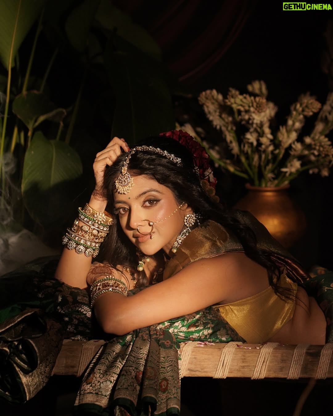 Khushi Dubey - 137.4K Likes - Happy Navratriiiii🙏♥️
Day 5 – Maa Skandmata is the symbol of motherhood, compassion, and boundless love. The color Orange radiates warmth, positivity, and divine strength that inspires us to embrace life with courage and devotion. 🔶✨🙏

🌸 Adorning this radiant Festive Look in shades of Orange, reflecting joy, energy, and festive elegance.

Shoot Concept & Look Designed By:- @nehaadhvikmahajan

💄MUA, Hair & Styling :-
@nehaadhvikmahajan

🎥 :- @abhay_r_kirti

🖌️Beauty Partner:- @londonprimeindia
👗Saree :- @neerusindia
💎Jewellery :- @adan_creation_

Assisted By :- Students @imuseacademy
Location📍:- @studioimuse