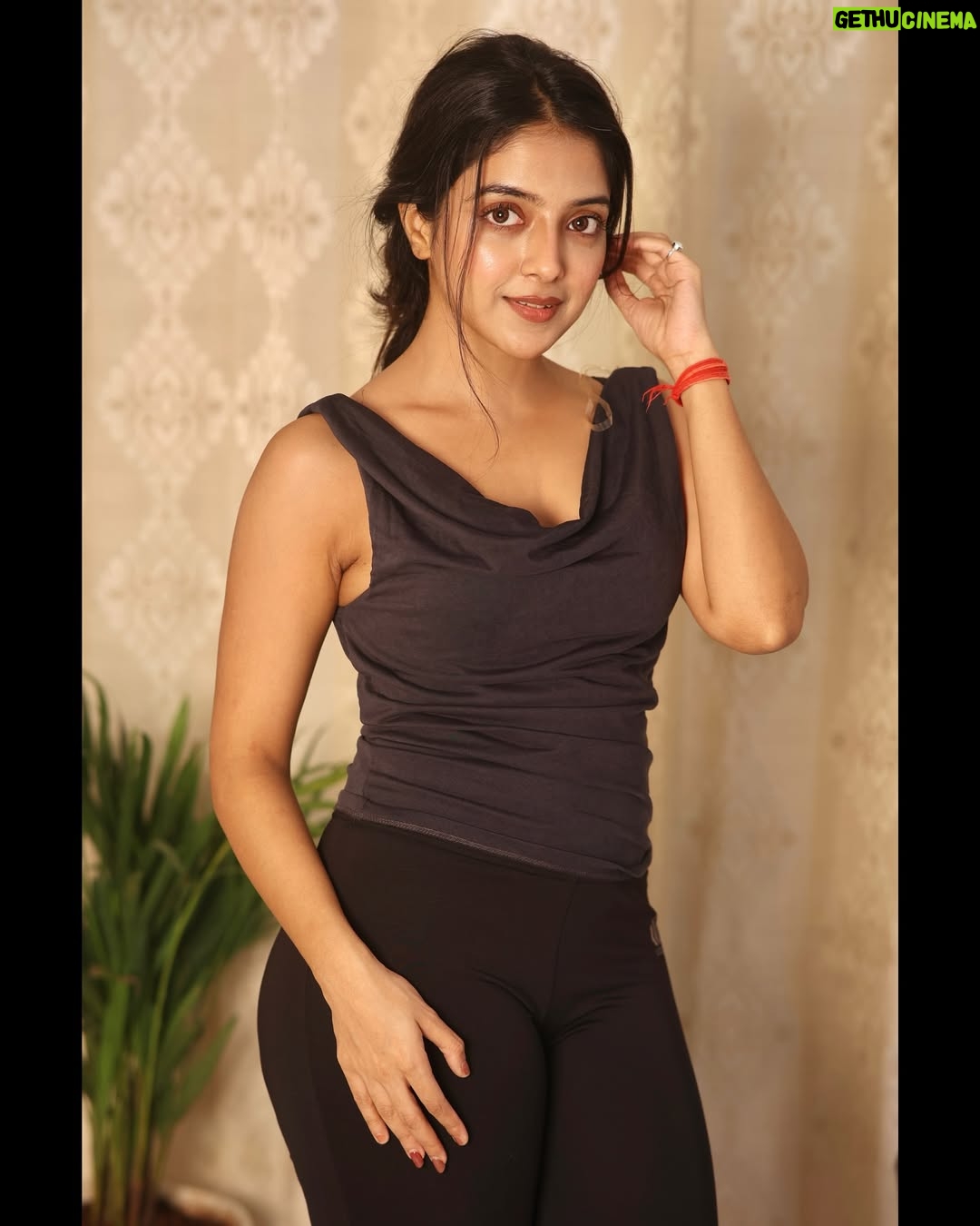 Khushi Dubey - 153.6K Likes - ♥️🥂

Captured by @shuklaforhmh 🌸

#khushidubey #love #fitness