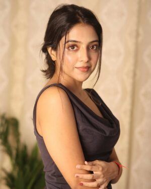 Khushi Dubey Instagram - ♥️🥂

Captured by @shuklaforhmh 🌸

#khushidubey #love #fitness