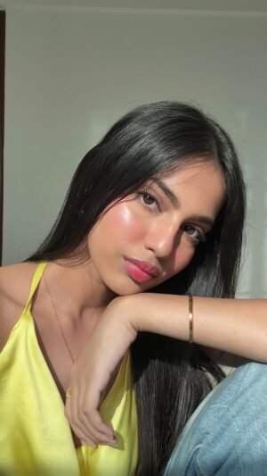 Khushi Hegde Instagram - I just found the yummiest tint you need this summer, all thanks to @kaybykatrina š§āāļøāØ
Their new jelly wand comes in 3 shades, has a super balmy and sheer formula and is literally summer in a swipe!!āļø
#KayBeauty #KayByKatrina #MakeupThatKares #ItsKayToBeYou #JellyPop #SummerPop
#Ad