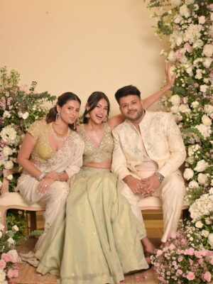 Khushi Hegde Instagram - happiest bunchš¼š¼š¤
wearing @seasonsmumbai š¹
styled by: @tiara_gal @shalu_jaiswani