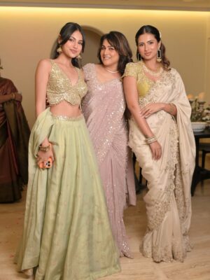 Khushi Hegde Instagram - happiest bunchš¼š¼š¤
wearing @seasonsmumbai š¹
styled by: @tiara_gal @shalu_jaiswani