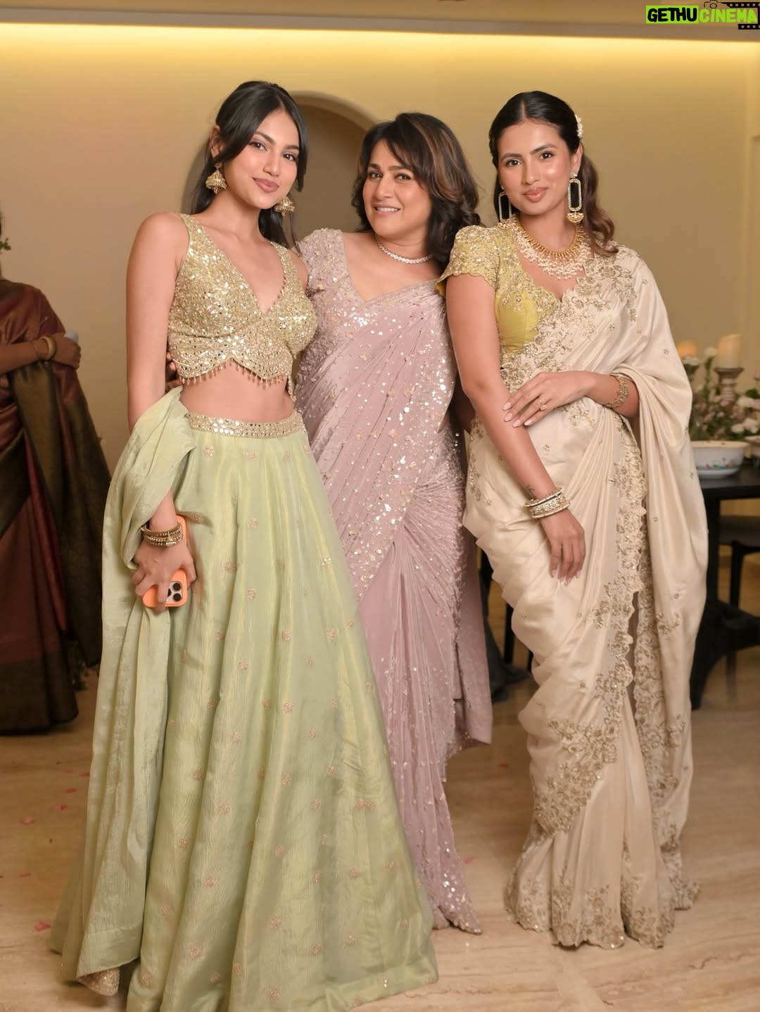 Khushi Hegde - 212.3K Likes - happiest bunch👼🏼🤍

wearing @seasonsmumbai 🏹
styled by: @tiara_gal @shalu_jaiswani