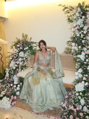 Khushi Hegde Instagram - happiest bunchš¼š¼š¤
wearing @seasonsmumbai š¹
styled by: @tiara_gal @shalu_jaiswani