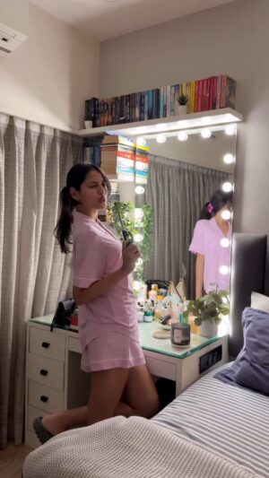 Khushi Hegde Instagram - the best part of my day>>>
Nothing better than unwinding for the day with a hot shower, especially with my @luxindia body care routine that smells like lavenderšŖ», rewatching my fav movies and good foooddd;)
#LuxEssenceofHimalayas #bathingroutine #bathrituals
#metime #lux #bodywash #indulge #glow #bestbodywash #lavender
#Ad