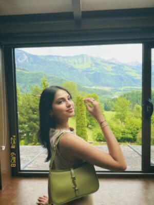 Khushi Hegde Instagram - easily the most beautiful place Iāve ever visited, took me no time to fall in love with the scenic views at Highlights Lake Geneva Region-Switzerlandš§š¼š·šļø
#GLACIER3000
#chateauchillon
#mobgoldenpass
#CaillerChocolat
#olympicmuseum
#cgnswitzerland
#mango
#bollywoodtoursswitzerland
#theglacierhotel
#vidhyachettiar
#pickyourtrail