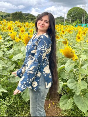 Khyati Sharma Instagram - I AM SCREAMING I LOVE THIS SONG SOOO MUCH !!!!
@mohitchauhanofficial what have you sung this time 😭❤️
.
📷 @_tulica_ 
.
.
.
.
.
.
[viral post, beautiful girls, model, actor, shoot, travel, garden]