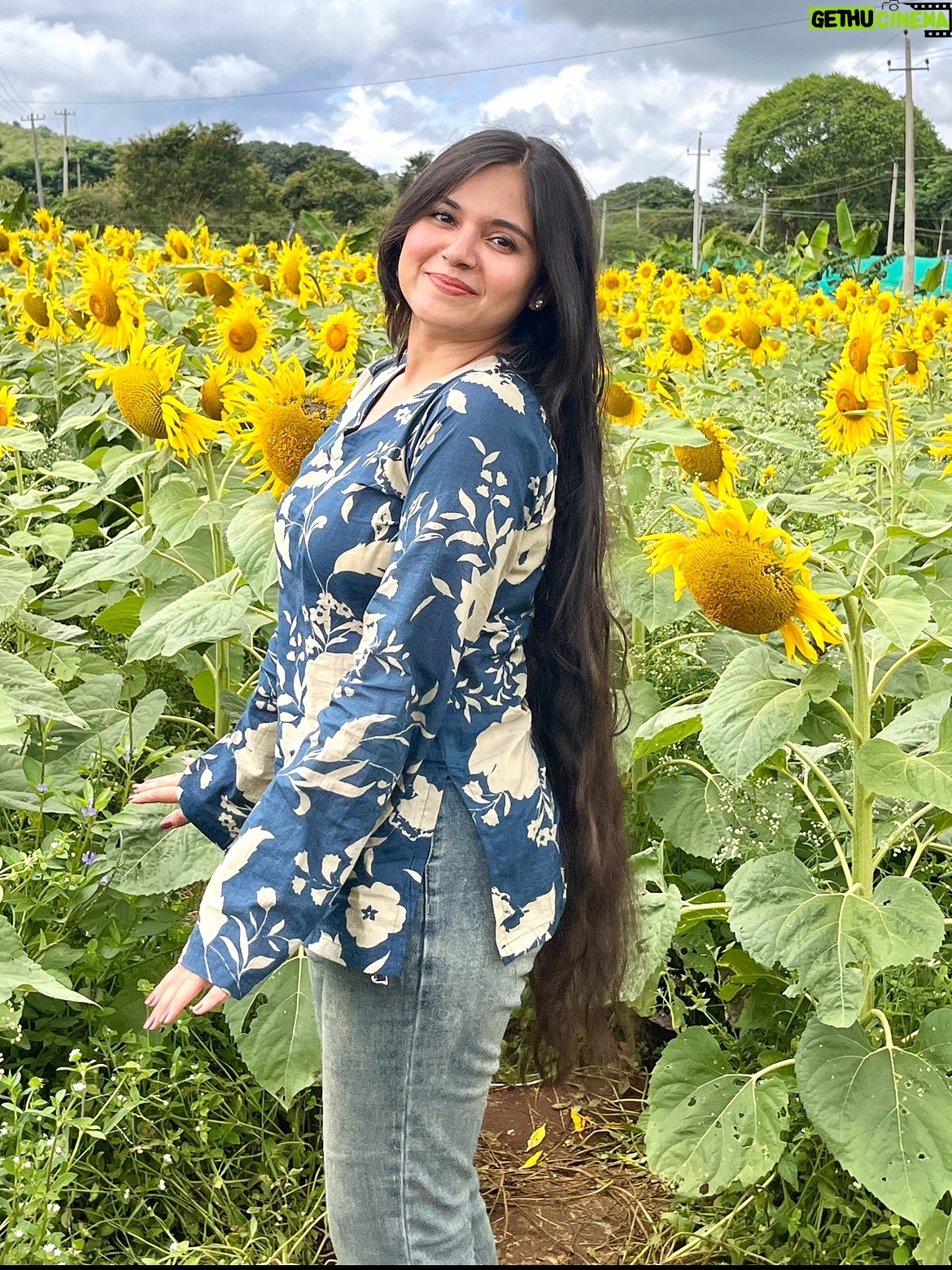 Khyati Sharma - 824 Likes - I AM SCREAMING I LOVE THIS SONG SOOO MUCH !!!!
@mohitchauhanofficial what have you sung this time 😭❤️
.
📷 @_tulica_ 
.
.
.
.
.
.
[viral post, beautiful girls, model, actor, shoot, travel, garden]