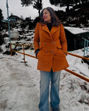 Khyati Sharma Instagram - To the new beginnings 🥂 2025 !
.
.
.
.
#khyatisharma #latestpost #fyp #snow #foryou #foryoupage