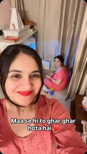 Khyati Sharma Instagram - Meri pyari maa ❤️ hmesha pooja karti rehti hain 🙊
.
.
.
.
#khyatisharma #maa #latestreels #foryou #foryoupage #fyp