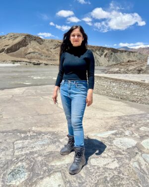 Khyati Sharma Instagram - And the River name is?
Also it was sooo sunny for me to open my eyes 🌞 
.
.
.
.
[leh, leh ladakh, mountains, static post]