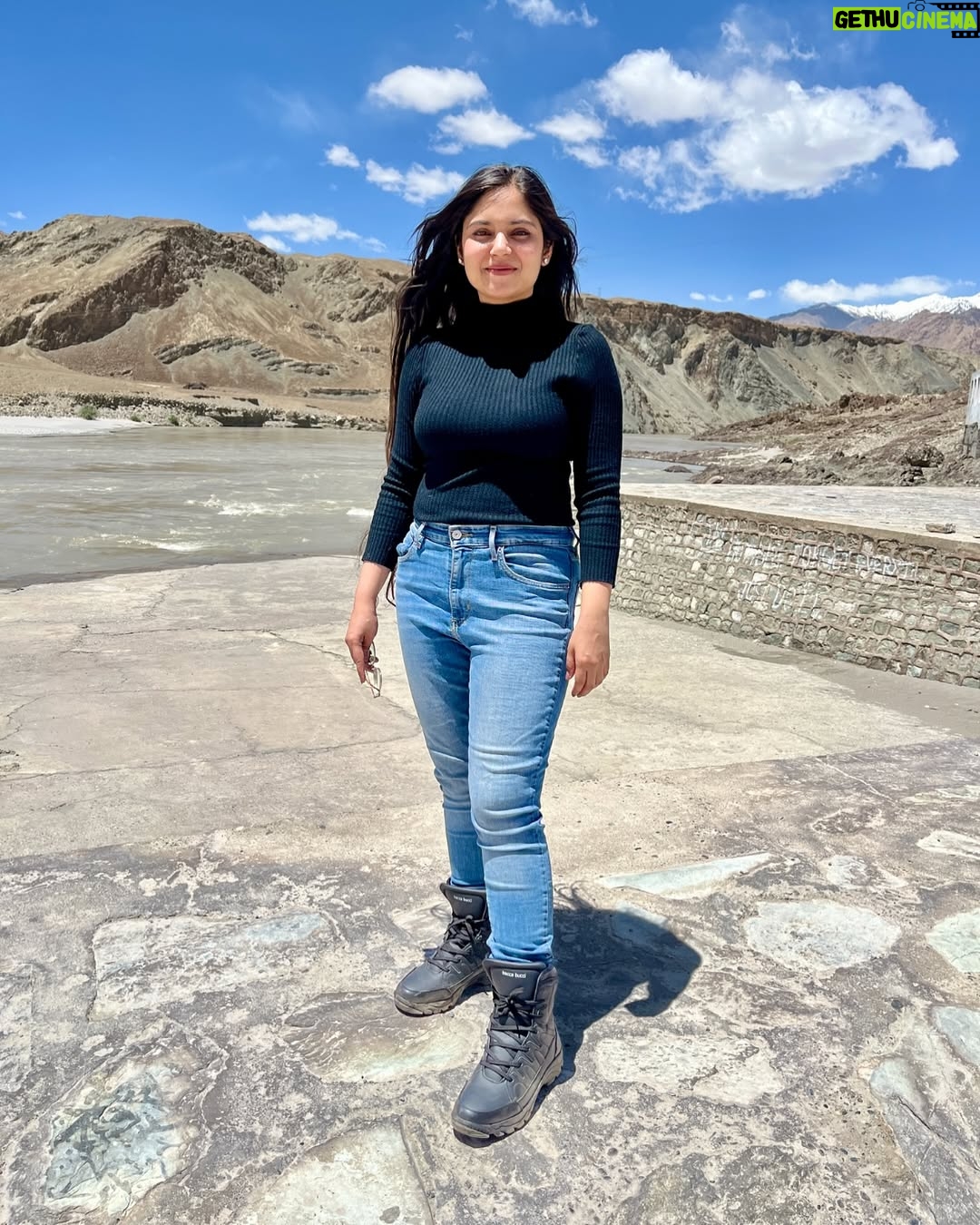 Khyati Sharma - 1.5K Likes - And the River name is?
Also it was sooo sunny for me to open my eyes 🌞 
.
.
.
.
[leh, leh ladakh, mountains, static post]