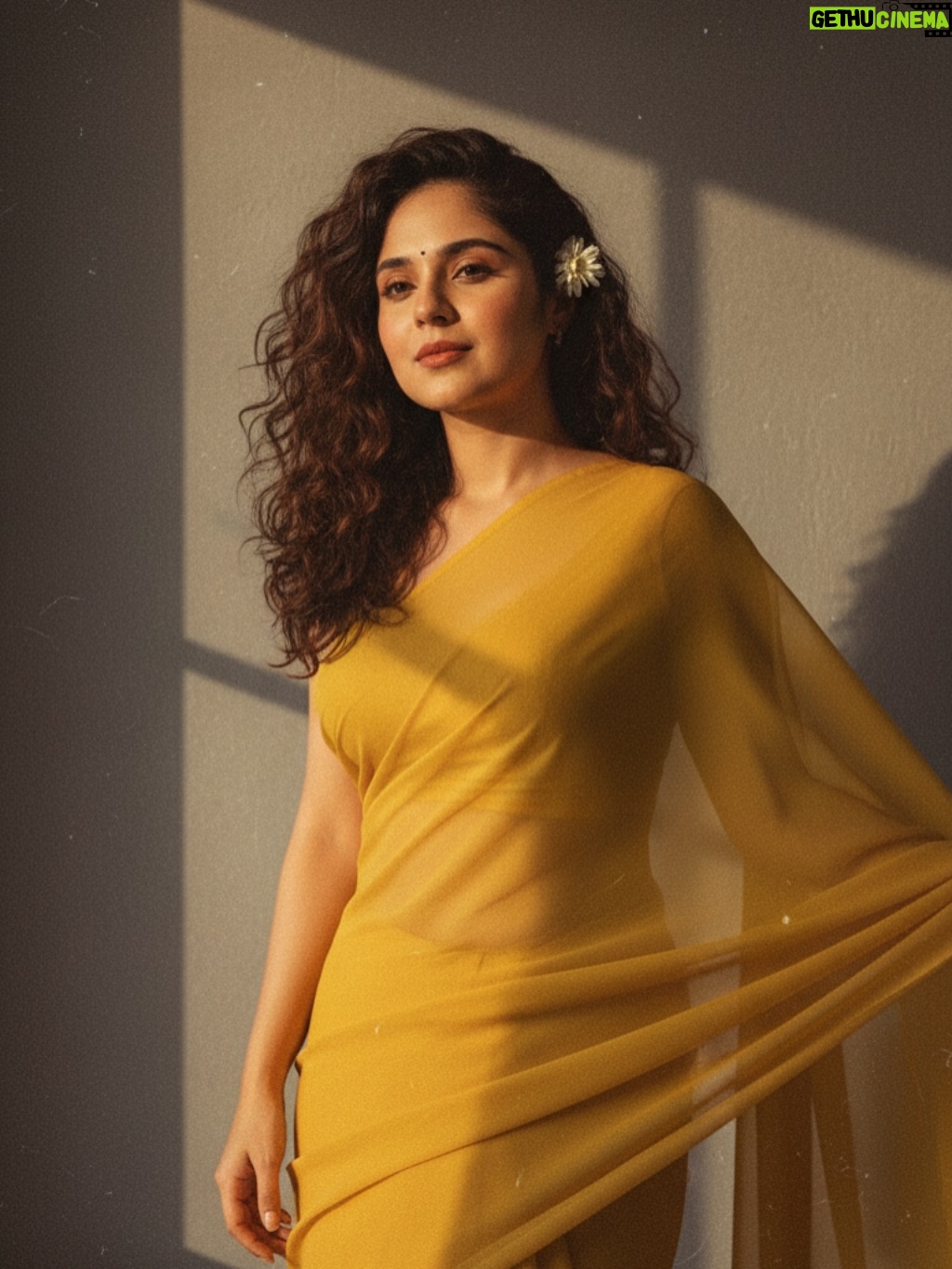 Khyati Sharma - 435 Likes - Trying Gemini attend Finally ! 🥰
Comment ‘Prompt’ to receive prompt directly in your DM
.
#foryou #geminitrend #geminiprompt #sareelove❤️ #saree 
[gemini trend, yellow saree, for you]