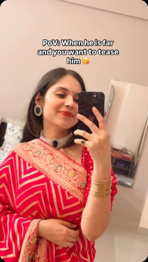 Khyati Sharma Instagram - Call it cringe but can’t get over this song 😭
Happy Diwali Guyssss😘😘😘
.
.
.
.
.
#khyatisharma #happydiwali #lateatreels #saree #sareelove #fyp #foryou #trendingreels