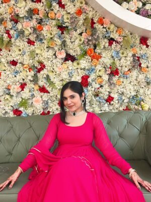 Khyati Sharma Instagram - Waiting for shadi season so badly 🙊❤️
.
.
.
.
.
[static post, suit wear, Anarkali, trending, latest post, beautiful girls]