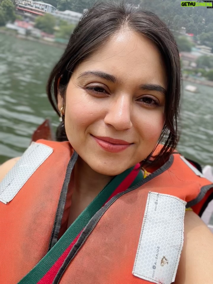 Khyati Sharma - 609 Likes - A peaceful chaos: Nainital in snippets ⛵🏞️
.
.
.
[nainital, mountains, hills, vacation, trending]