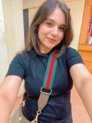 Khyati Sharma Instagram - When he is such a bad photographer, you end up taking selfies all time 😢 
Top- @mango 
Trouser- @hm 
Bag- @gucci 
.
.
.
.
[static post, beautiful girls, viral post, latest post, for you]