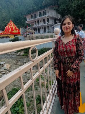 Khyati Sharma Instagram - Made it here finally 🙏🏻 
.
.
.
.
[kainchi dham, neeb karori baba dham, Nainital, neeb karori baba]