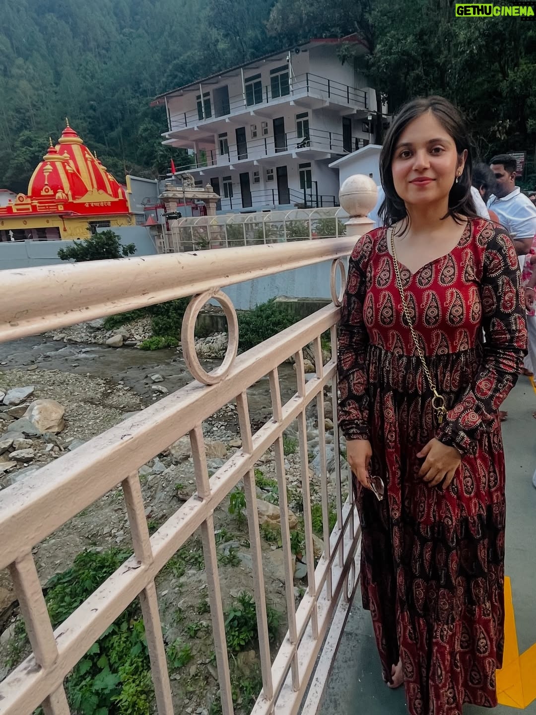 Khyati Sharma - 3.9K Likes - Made it here finally 🙏🏻 
.
.
.
.
[kainchi dham, neeb karori baba dham, Nainital, neeb karori baba]