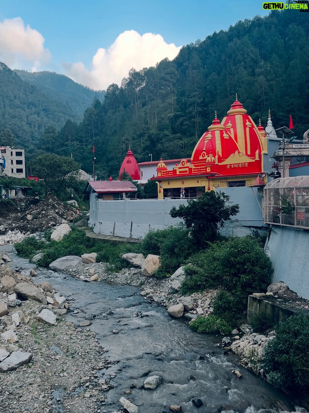 Khyati Sharma - 3.9K Likes - Made it here finally 🙏🏻 
.
.
.
.
[kainchi dham, neeb karori baba dham, Nainital, neeb karori baba]
