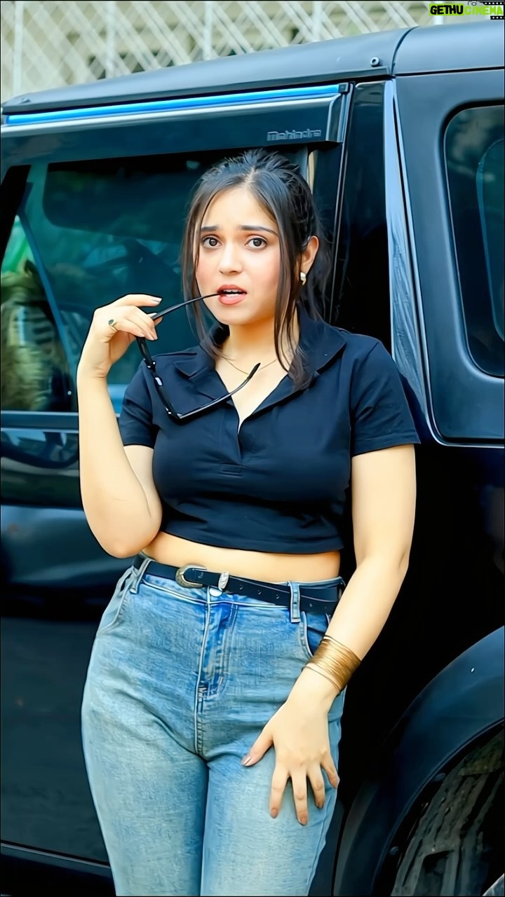 Khyati Sharma - 656 Likes - Somehow I like the naagin 🐍 sound in between this song😂
.
.
.
[khyati sharma, latest reels, dance reels, thar reels, thar, viral reels, for you]