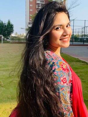 Khyati Sharma Instagram - Shadi karne jaa rahi hoon guys 🥰, karlu? Aap log kahoge to nahi karungi
.
.
.
.
.
#khyatisharma #fyp #foryou #beautifulgirls #model #infulencer #suit #ethnicfashion #explore #suitsforwomen #longhair