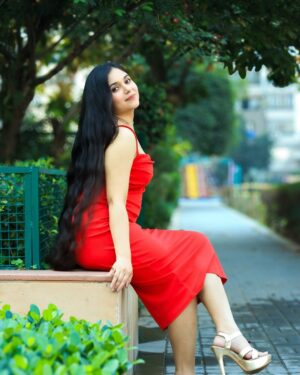 Khyati Sharma Instagram - And I said ‘YES’ to 
.
.
.
.
Self Love 😊
.
.
.
[ static post, model, actor, latest trends, long hair girls, Delhi blogger, fashion influencer, for you ]