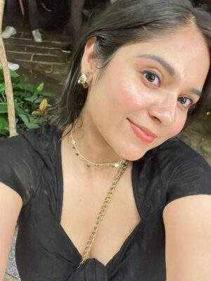 Khyati Sharma Instagram - That’s what real skin looks like, without filter and with some makeup/tint on. 
It’s not perfect like Paris filter, or what it looks like after full proof editing 
Real one is with open pores, dark spots, uneven skin tone, etc. 
Let’s not run after achieving ‘Perfection’ to look like some influencer on Instagram but improving our skin for what’s better for us.
.
.
.
[skin glow, natural glow, skin tint, healthy skin, skin treatment]