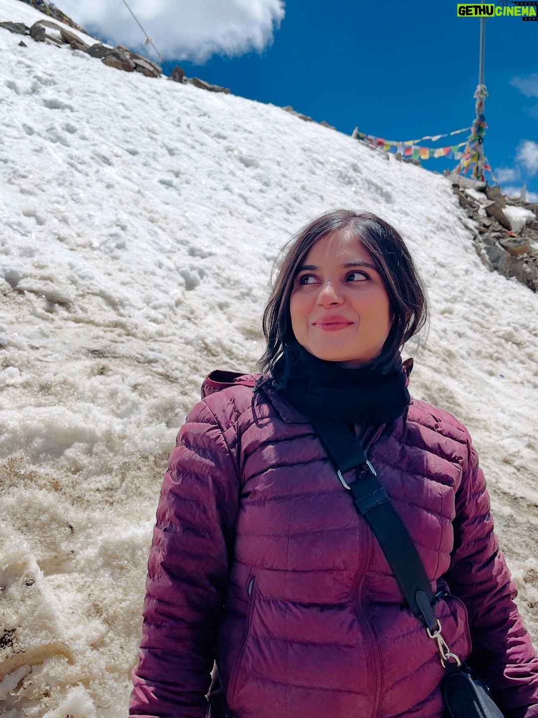 Khyati Sharma - 635 Likes - Emojis, What emojis? See those expressions 😝

📷 @gary__boy 🤪
.
.
[static post, mountains, Leh, viral post]