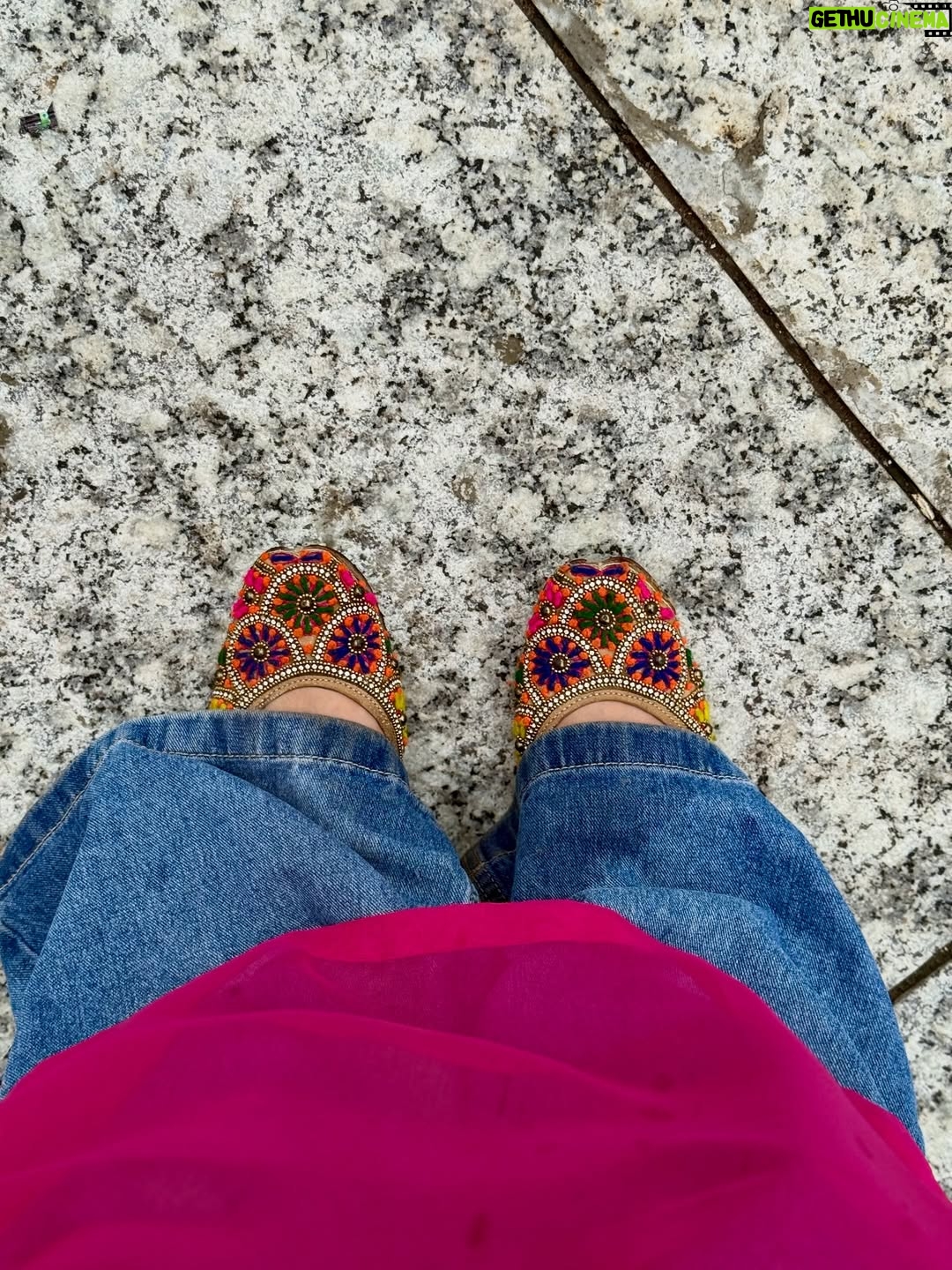 Kiara Fulra - 17.3K Likes - My param sundari moment 🪞🦢🪕
Kurti @labelkandari