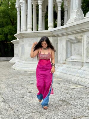 Kiara Fulra Instagram - My param sundari moment 🪞🦢🪕
Kurti @labelkandari