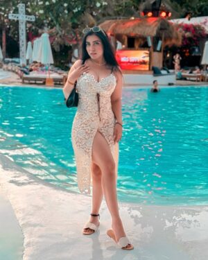 Kiara Fulra Instagram - In and out — but always a vibe ✨💕 
.
Edit by @arunnjarwal