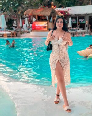 Kiara Fulra Instagram - In and out — but always a vibe ✨💕 
.
Edit by @arunnjarwal