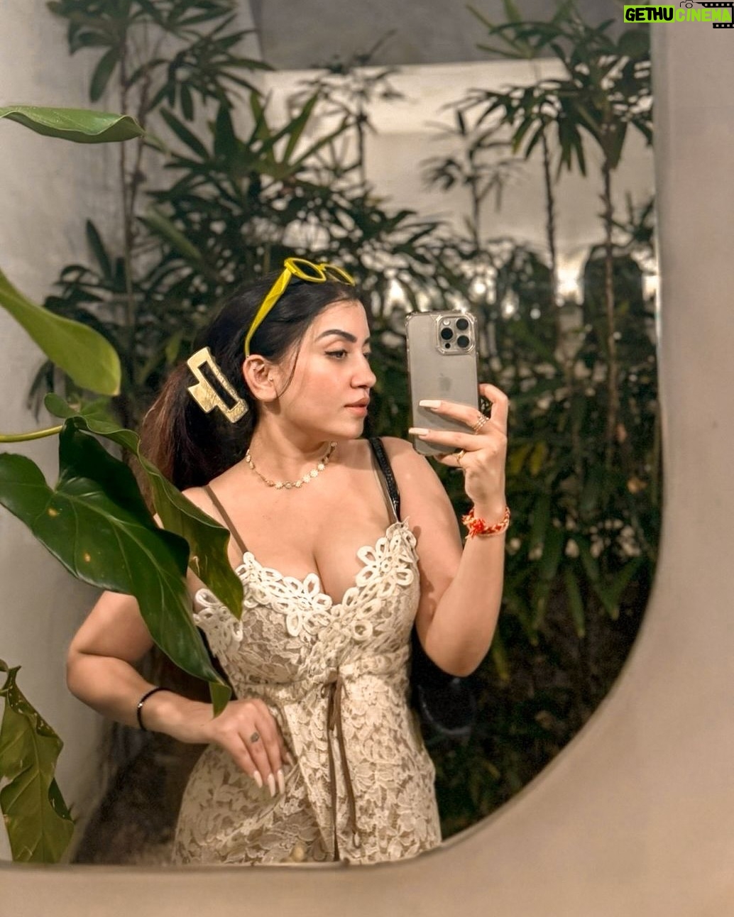 Kiara Fulra - 6.7K Likes - In and out — but always a vibe ✨💕 
.
Edit by @arunnjarwal