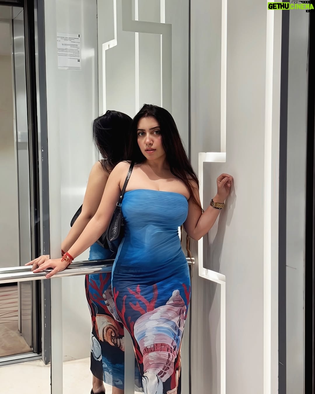 Kiara Fulra - 5K Likes - Temperature rising 💙