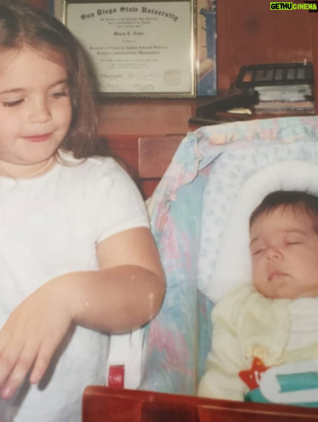 Kiara Laos - 16K Likes - Feliz vuelta al sol a no solo mi hermana pero sobre todo mi mejor amiga, compañera de viajes y aventuras. Agradezco todos los días a la vida por haberme dado una hermana mayor como tú. Sabes que soy una seca de miércoles y aún que no lo diga seguido t quiero y te admiro dms. Te deseo toda la felicidad del mundo porque te mereces eso y mucho más!!! Sigue brillando mi ñoñodilo💕