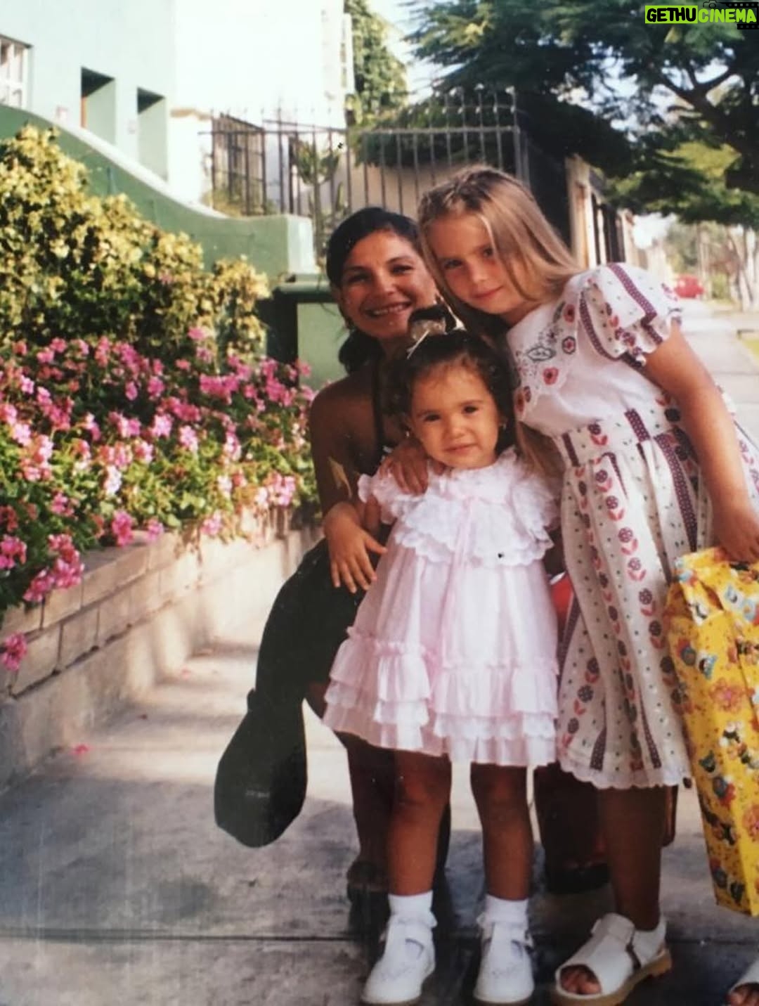 Kiara Laos - 16K Likes - Feliz vuelta al sol a no solo mi hermana pero sobre todo mi mejor amiga, compañera de viajes y aventuras. Agradezco todos los días a la vida por haberme dado una hermana mayor como tú. Sabes que soy una seca de miércoles y aún que no lo diga seguido t quiero y te admiro dms. Te deseo toda la felicidad del mundo porque te mereces eso y mucho más!!! Sigue brillando mi ñoñodilo💕
