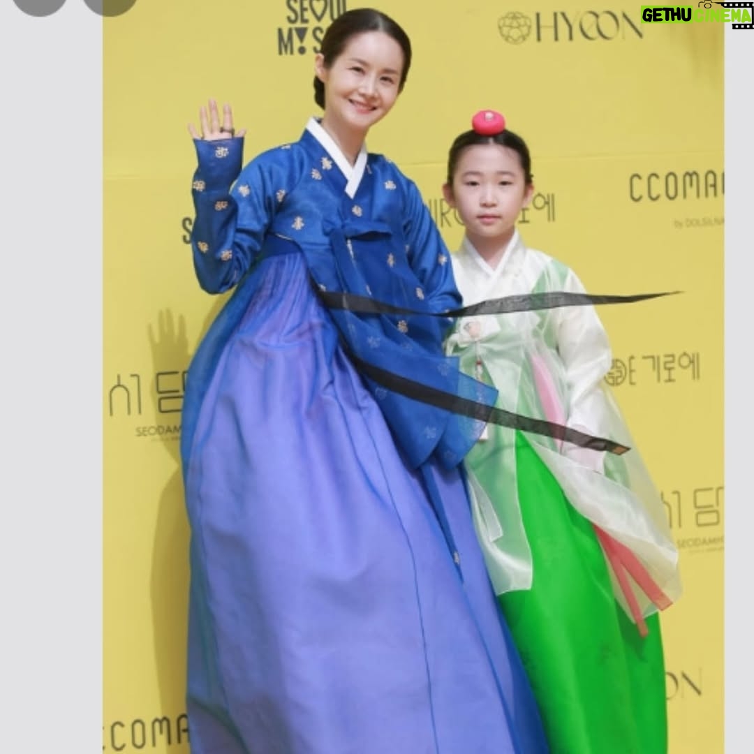 Kim Ga-yeon - 0.9K Likes - .
.
5월2일
덕수궁 길에서 열린 ..
서울패션로드 정동 패션쇼.
우리꼬맹이 의젓하게 패션쇼도 관람하고..
다컸어..다컸어

#서담화
#하령이는
#모리앙한복
