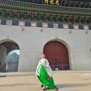 Kim Ga-yeon Instagram - .
.
5월2일
덕수궁 길에서 열린 ..
서울패션로드 정동 패션쇼.
우리꼬맹이 의젓하게 패션쇼도 관람하고..
다컸어..다컸어

#서담화
#하령이는
#모리앙한복