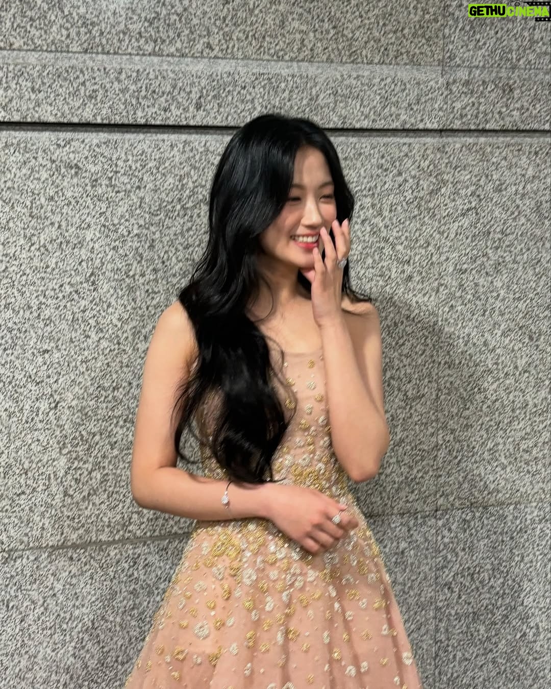 Kim Hye-yoon - 1.4 Million Likes - 제가 항해하는 길을 함께해 주세요⛴️👩‍✈️
#백상예술대상2025
