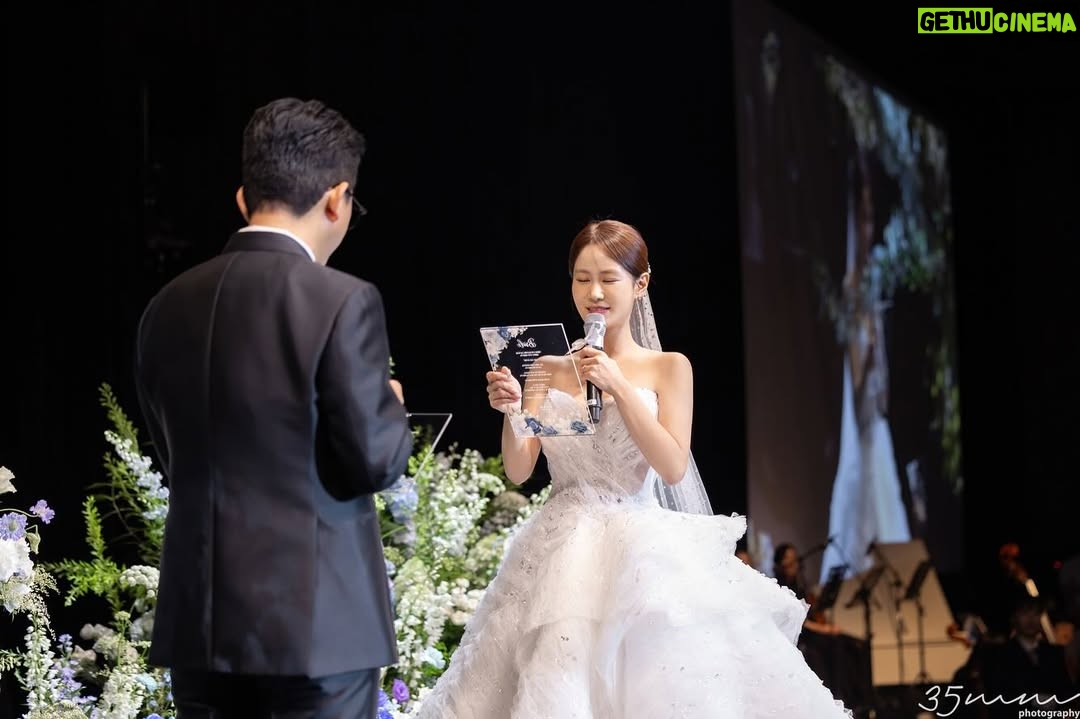 Kim Ji-min - 13.6K Likes - 사진 너무 이뽀용 정말 감사합니다^^
앨범 넘 기대돼요!!

#35mmphotography 
@35mmphotography_official