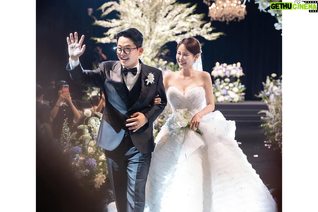 Kim Ji-min - 13.6K Likes - 사진 너무 이뽀용 정말 감사합니다^^
앨범 넘 기대돼요!!

#35mmphotography 
@35mmphotography_official